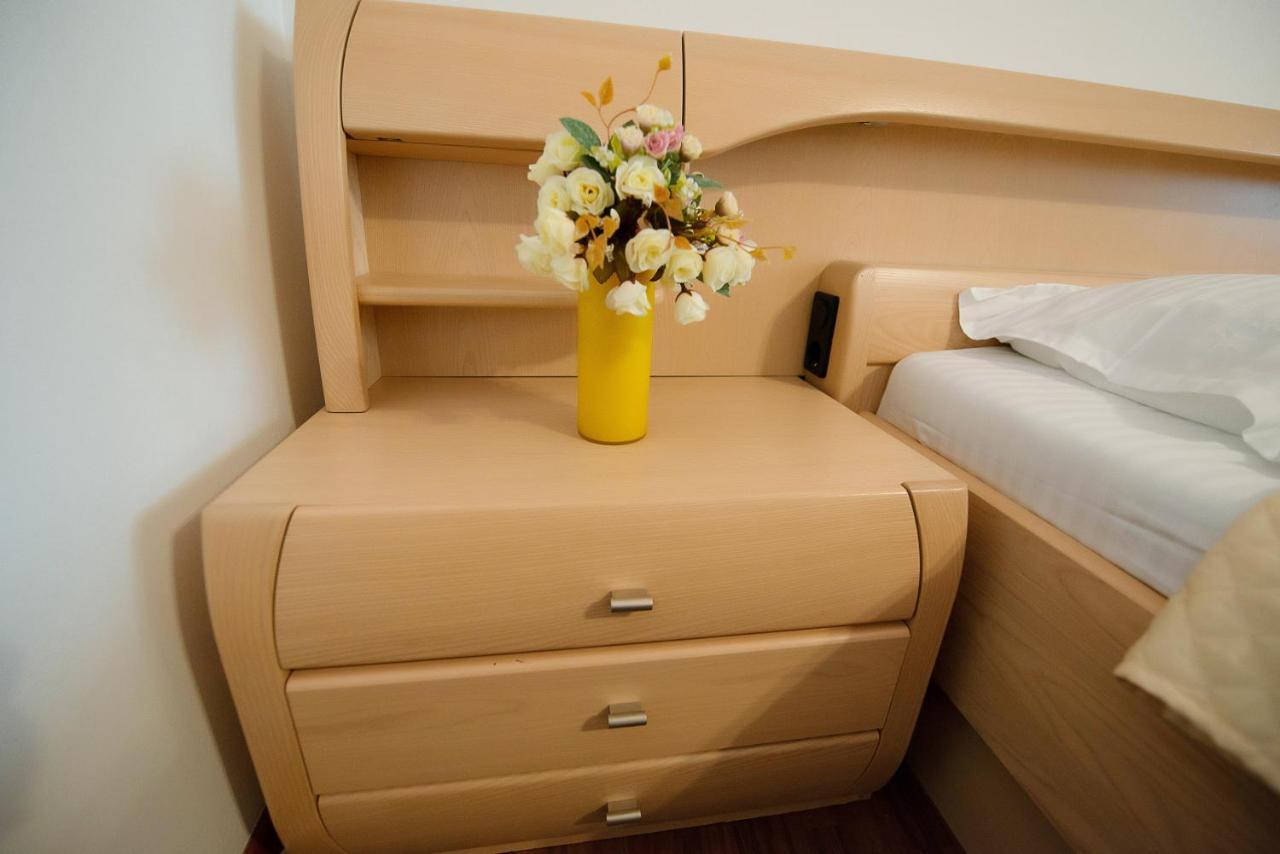 Stephanie Apartment-Centru Civic براشوف المظهر الخارجي الصورة